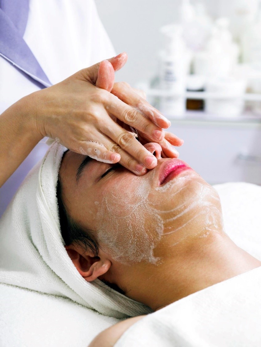 ¿Cuándo y cuántas veces al año hacerse una limpieza facial?