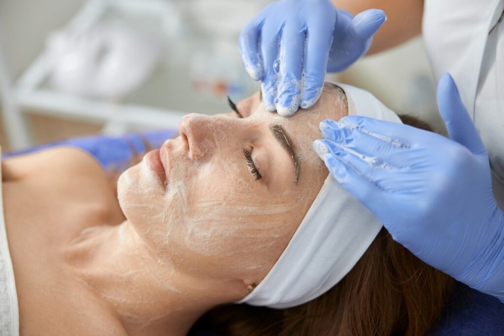 Mejores tratamientos para reducir arrugas sin cirugía