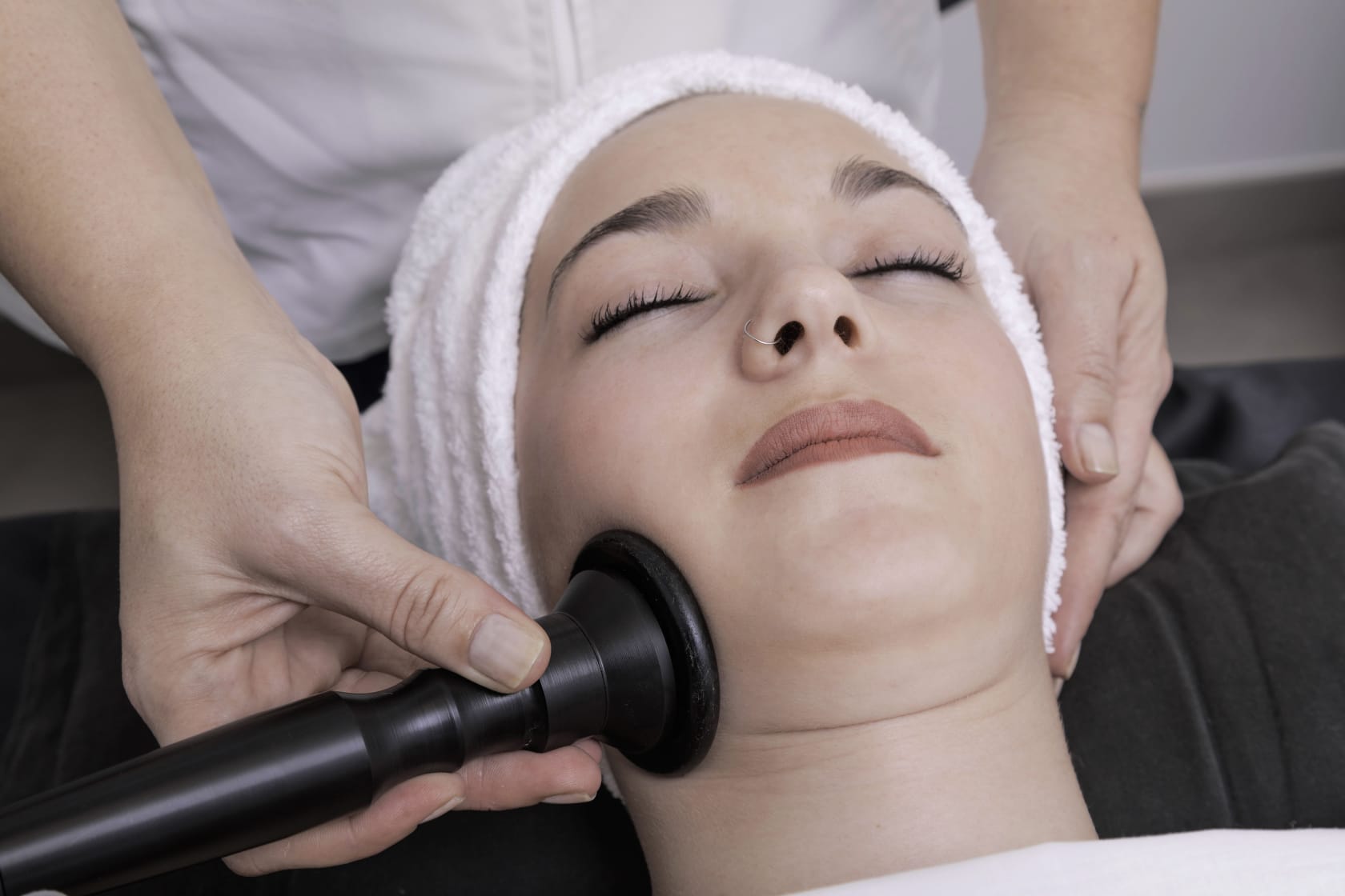 Descubre los Beneficios de DIATERMIKA: El Nuevo Tratamiento de Diatermia Facial y Corporal en Nuestro Centro